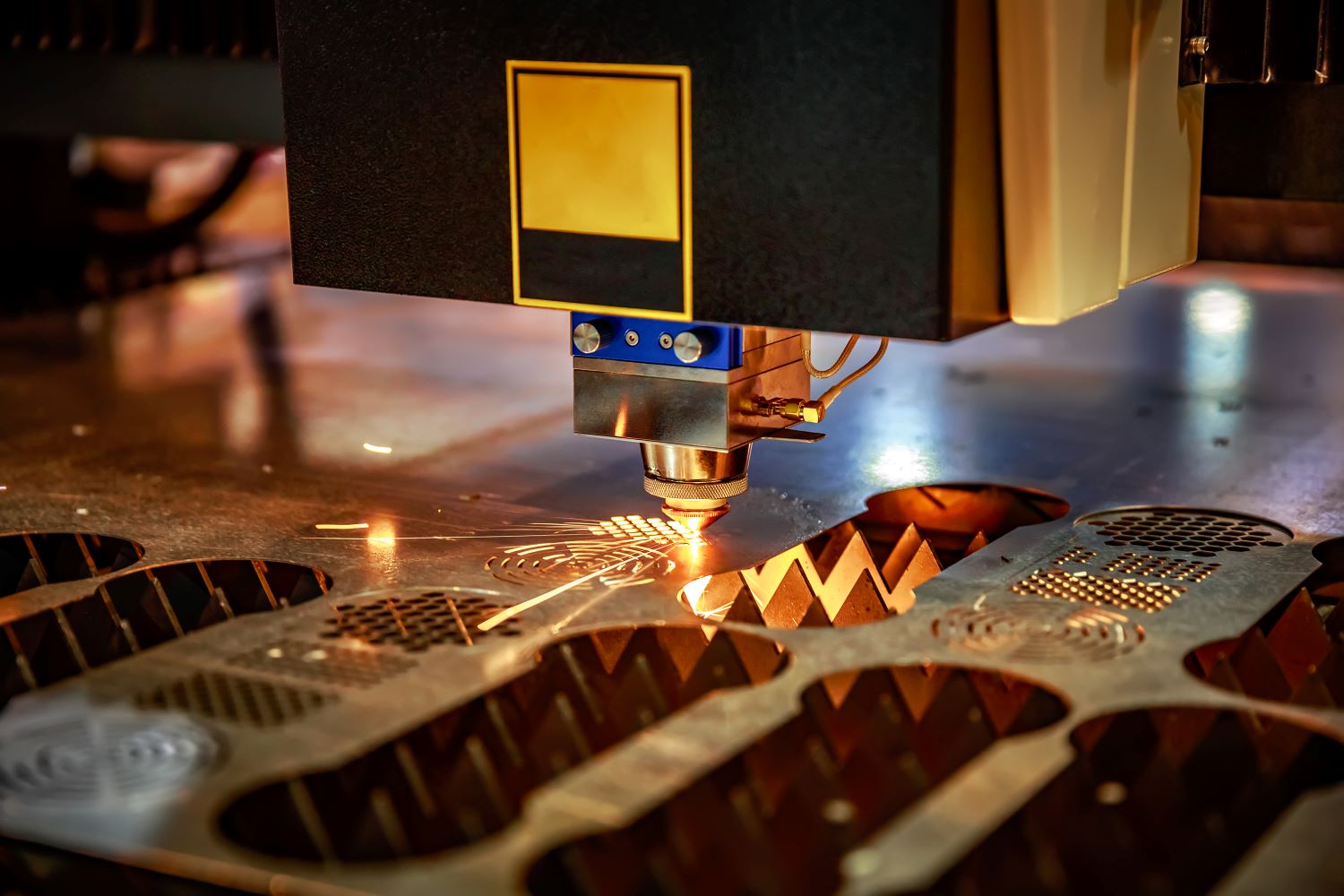 เครื่อง Fiber Laser Cutting